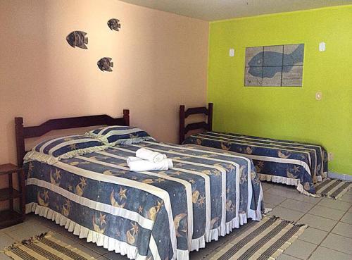 1 double bed, 2 twin beds