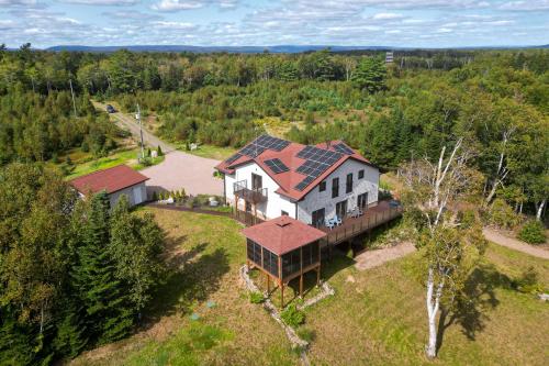 Viesnīcas āriene, Luxury Cottage Overlooking Bras d'Or Lake in Iona (NS)