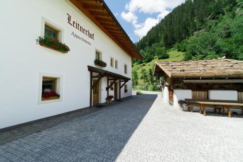 Leitnerhof, Racines