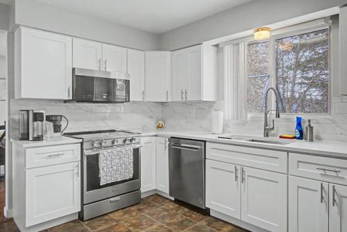 Quiet & Cozy Retreat Near Downtown Prince George in Prince George (BC)