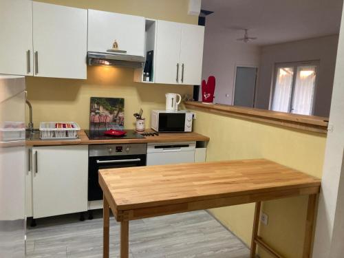 Kitchen, Maison David in Nantiat