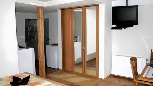 Istaba viesiem, Ferienwohnung für 2 Personen 25 m² (Ferienwohnung fur 2 Personen 25 m²) in Sehmatal