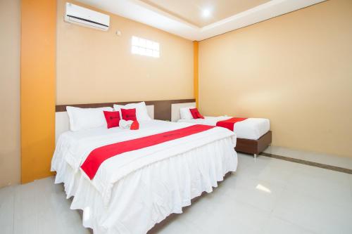 1 king bed, 1 twin bed