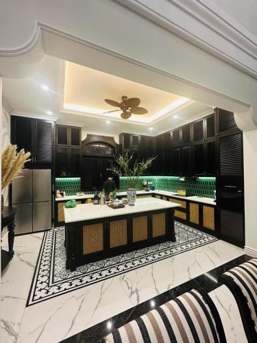Happy Villa near Duong Lam Ancient Village