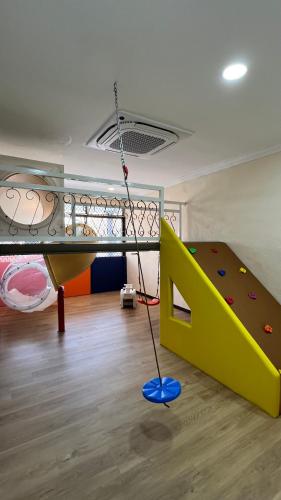Robina Villa by the sea near Bob Burger Kepala Batas