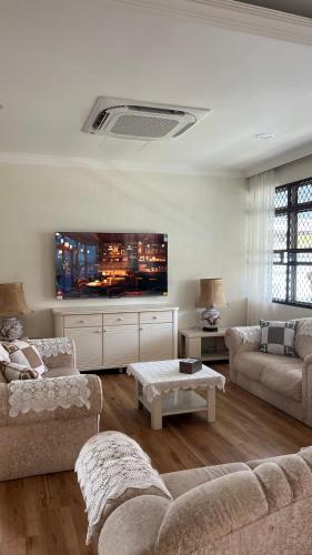 Robina Villa by the sea near Bob Burger Kepala Batas