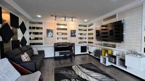 Robina Villa by the sea near Bob Burger Kepala Batas