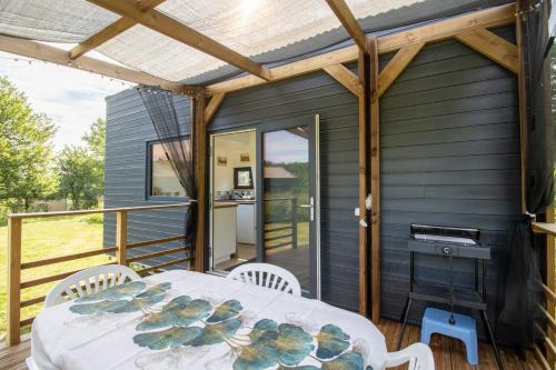 Viesnīcas āriene, Tiny House in Saint-Cernin-de-l'Herm