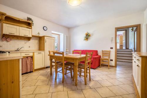 Viesnīcas āriene, Agritur piazera con terrazzo in Ronzo Chienis