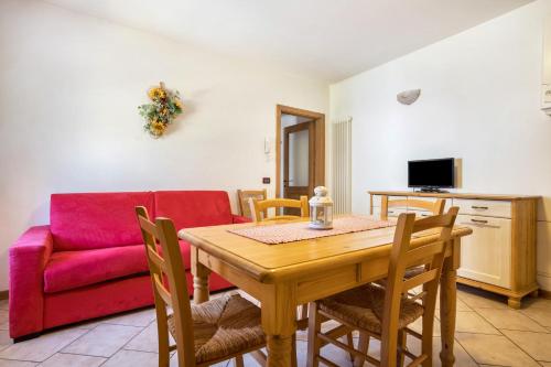 Viesnīcas āriene, Agritur piazera con terrazzo in Ronzo Chienis