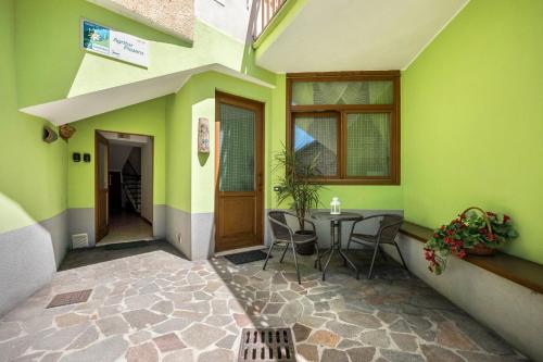 Viesnīcas āriene, Agritur piazera con terrazzo in Ronzo Chienis