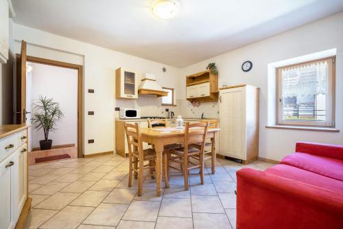 Viesnīcas āriene, Agritur piazera con terrazzo in Ronzo Chienis