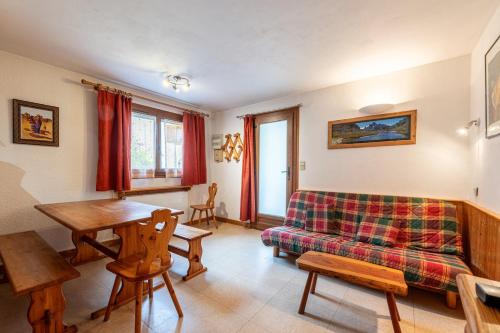 3 twin beds, 1 sofa bed