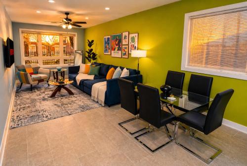 Spacious 3BR Near United Center & Medical District in University Village