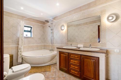 Bathroom, Casa do Sobreiro in Arrochela