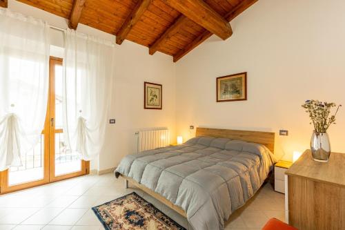 1 queen bed, 1 sofa bed