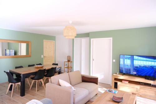 Viesnīcas āriene, Loue Appartement Neuf in Eyne ciems