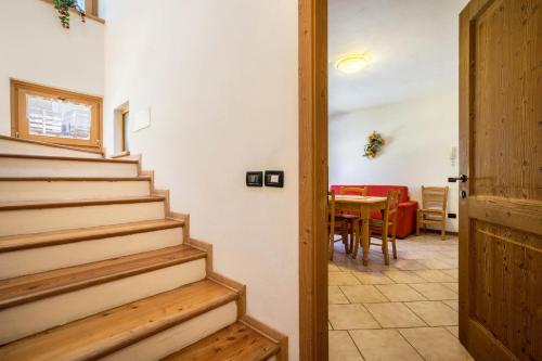 Viesnīcas āriene, Agritur piazera con terrazzo in Ronzo Chienis