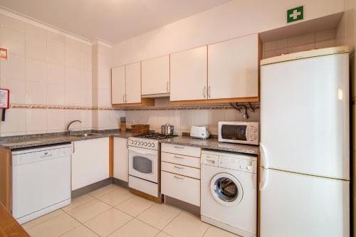 Cozinha, Apartamento da Praia em Armação (Apartamento da Praia em Armacao) in Silves