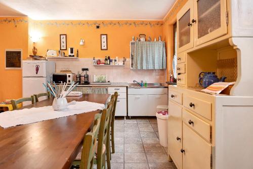 virtuve, Casa Vacanze il Ginepro in Sinio