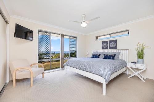 Gateway to Fraser Island - Ocean and Island Views in River Heads