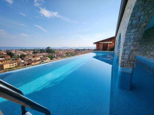 Two-Bedroom Deluxe Apartment with Balcony