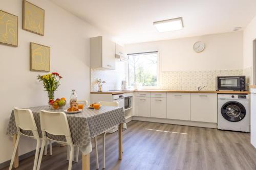 Kitchen, L'ilot Narossais - Conciergerieland in Narrosse