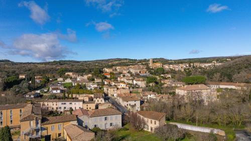 Viesnīcas āriene, La Glycine in Montoljē