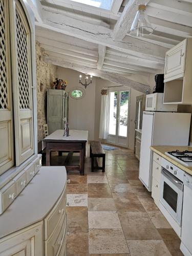 virtuve, Dans hameau avec piscine privée (Dans hameau avec piscine privee) in Castelnau-Montratier