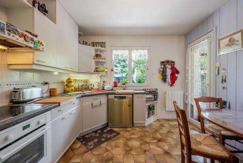 virtuve, Villa près du lac (Villa pres du lac) in Marcellaz-Albanais