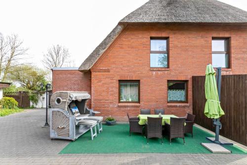 2 bedrooms, 4 beds