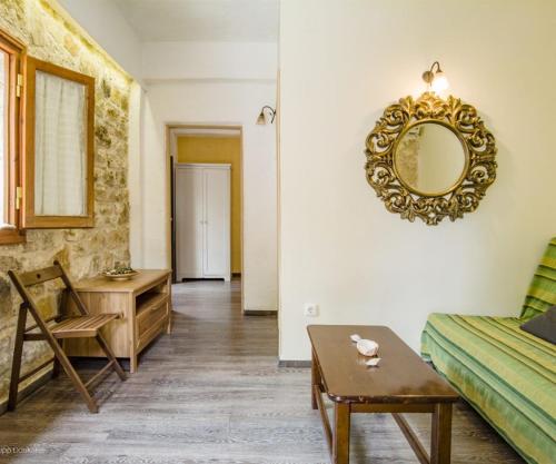 Adamantia Newly Built Apartment A5 – khách sạn tại Makratika