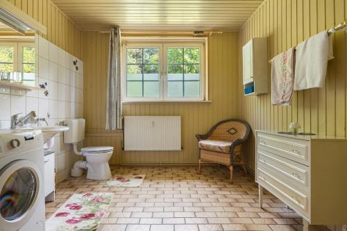 浴室, Grosszügiges Ferienhaus mit Wald (Grosszugiges Ferienhaus mit Wald) in 艾姆克