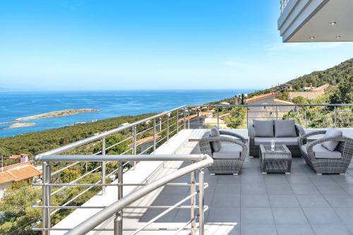 A szálláshely kívülről, Villa Coral -first Floor Apartment- in Chamolia (Attiki)