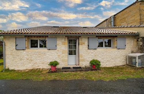 Exterior view, Gite de Lamour in Les Salles-de-Castillon