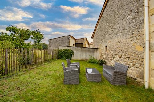 Exterior view, Gite de Lamour in Les Salles-de-Castillon