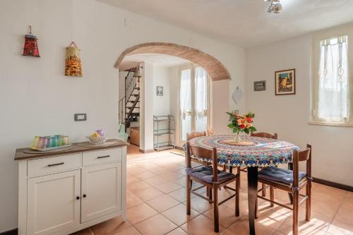 Зовнішній вигляд готелю, Casa Simi - Holiday Home in Чіестіна Узанез