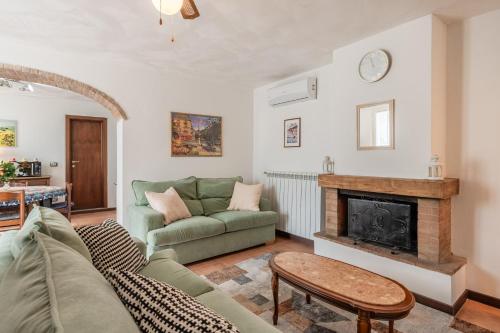 Зовнішній вигляд готелю, Casa Simi - Holiday Home in Чіестіна Узанез