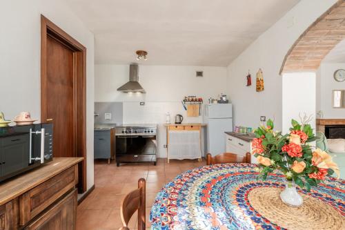 Зовнішній вигляд готелю, Casa Simi - Holiday Home in Чіестіна Узанез