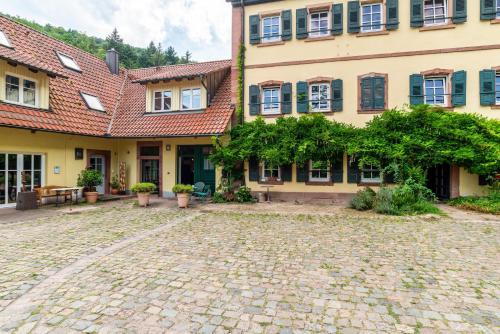 Gutshof Kaiserbacher Mühle in Klingenmünster, Deutschland