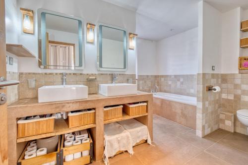 Salle de bain, L’Ancien Séchoir de Brantôme (L’Ancien Sechoir de Brantome) in Brantôme
