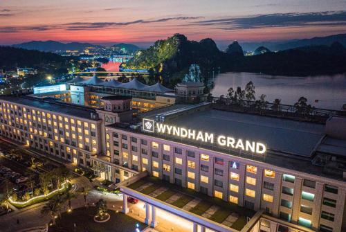 . Wyndham Grand Zhaoqing Downtown