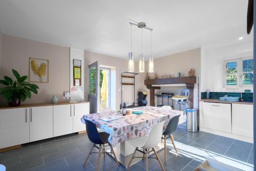 Viesnīcas āriene, Maison Tiny Bwa in Saint-Cernin-de-l'Herm
