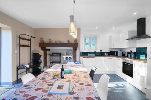 Viesnīcas āriene, Maison Tiny Bwa in Saint-Cernin-de-l'Herm