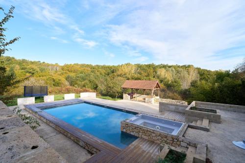 Viesnīcas āriene, Maison Tiny Bwa in Saint-Cernin-de-l'Herm