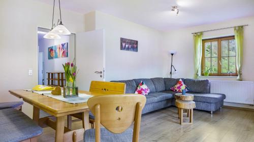 2 bedrooms, 3 beds