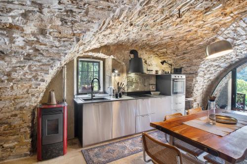 Konyha, Modern Heritage House in Montegrazie