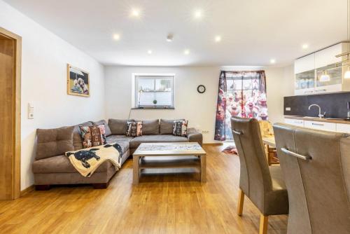 2 bedrooms, 3 beds