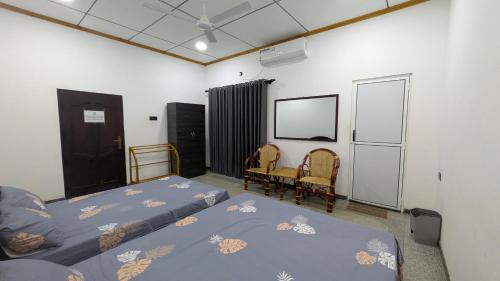 KATHIR Guest House - Tap to explore photos