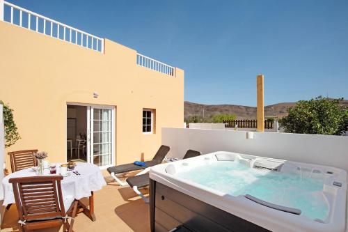 Apartamento El Naranjo con jacuzzi – khách sạn tại Tarajalejo